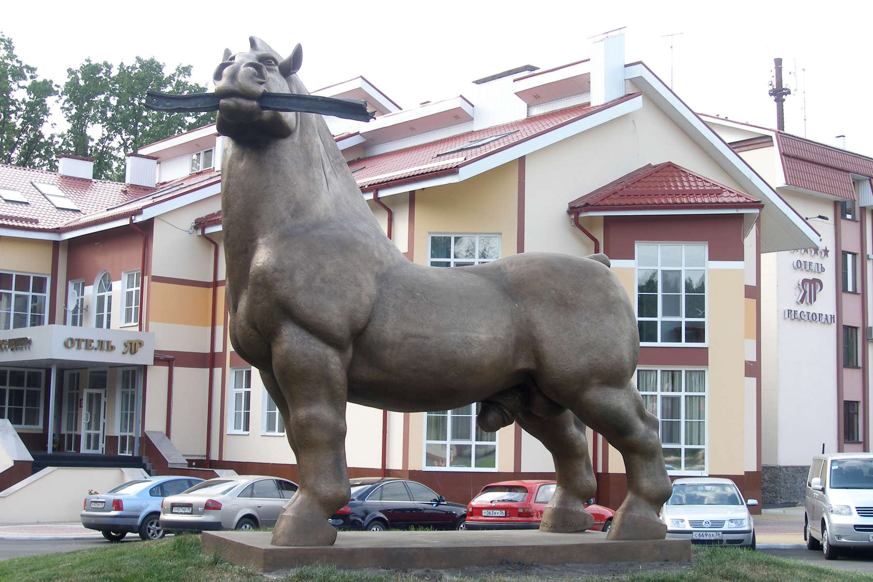 Памятник конь Ярыж в Воронеже