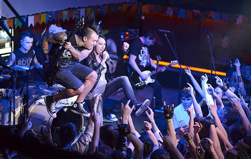 click for enlarge 1000 X 636 221.2 Kb picture