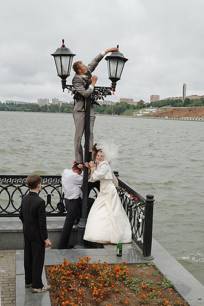 click for enlarge 665 X 1000 203,6 Kb picture