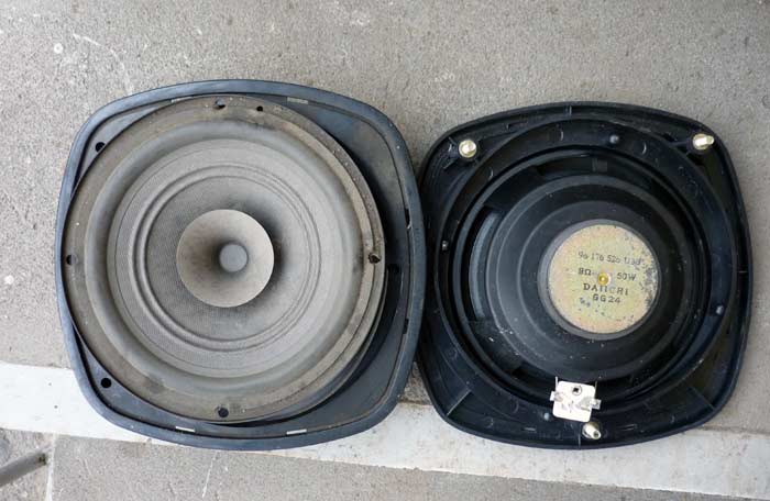 700 x 456