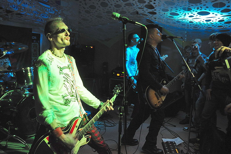 click for enlarge 900 X 598 174,3 Kb picture