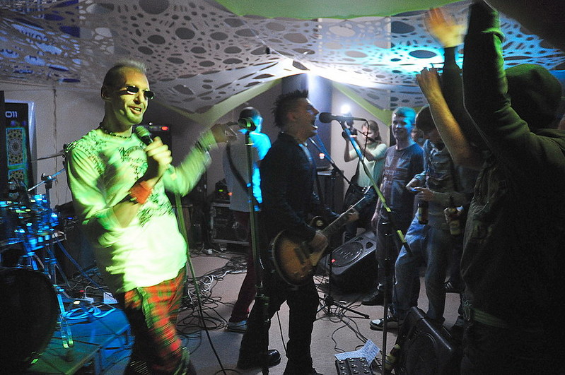 click for enlarge 900 X 598 179,2 Kb picture