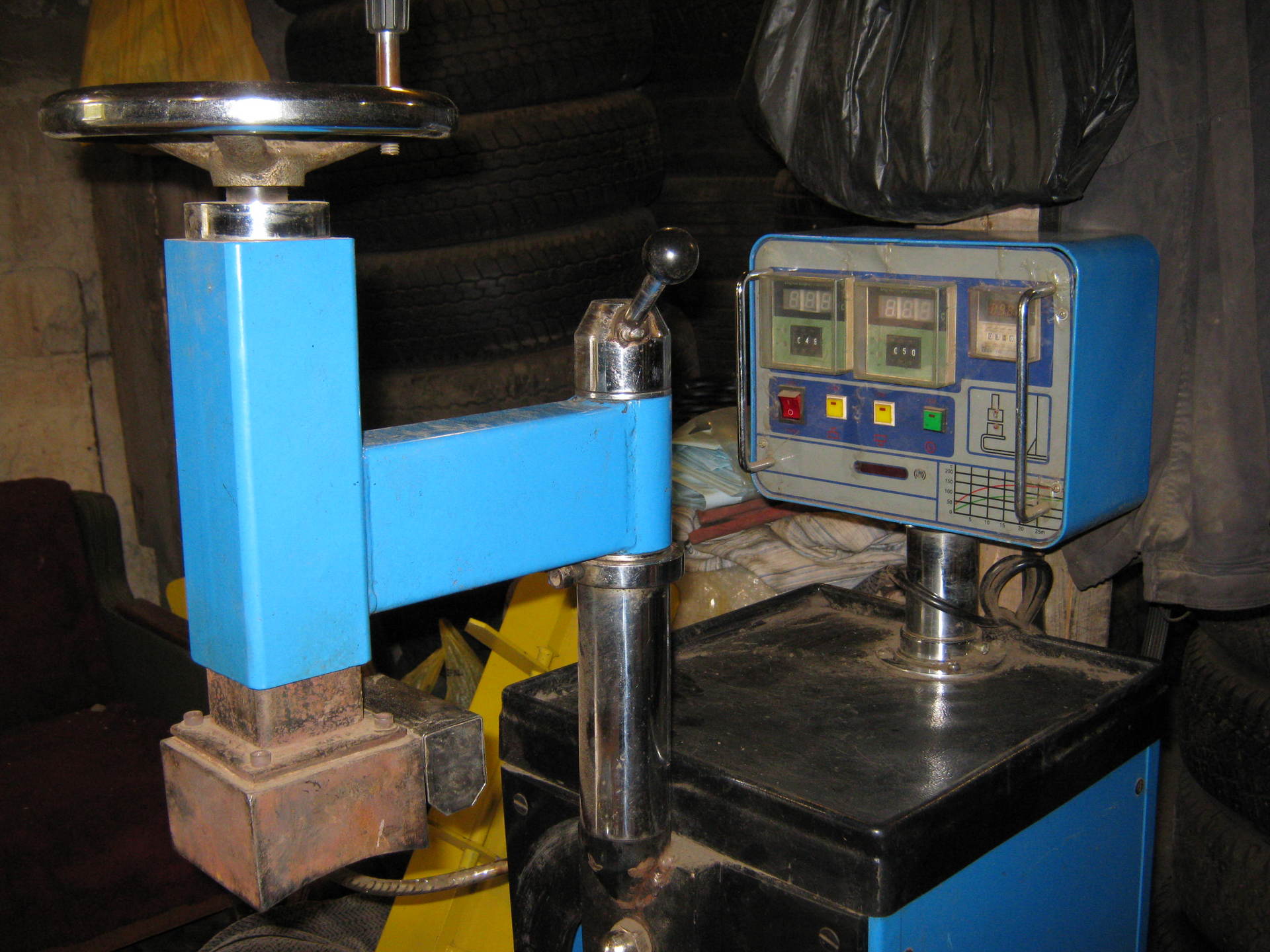 Вулканизатор алтай. Вулканизатор алтай. Вулканизатор комплекс-2. Вулканизатор для вентилей. Вулканизатор для шиномонтажа грузовых автомобилей.