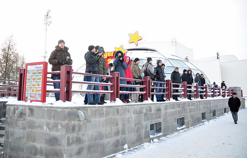 click for enlarge 900 X 577 140,5 Kb picture