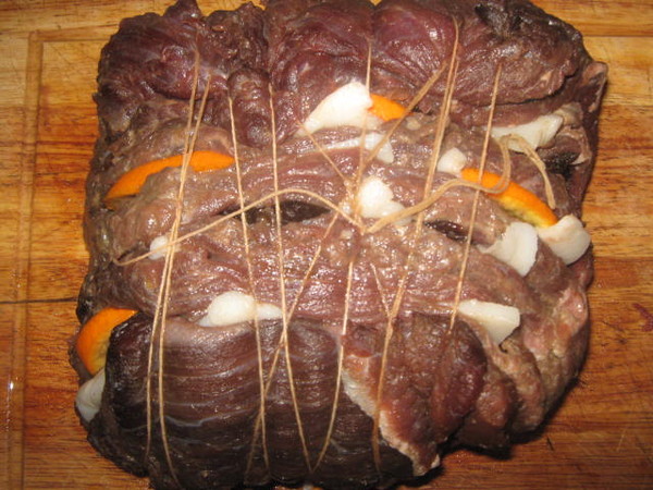 Приготовить кабана дикого в домашних. Мясо кабана запеченное в духовке.
