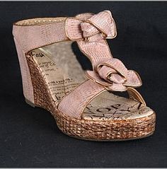 click for enlarge 300 X 304  25,3 Kb picture