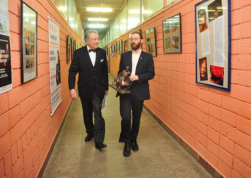 click for enlarge 1000 X 710 262,8 Kb picture