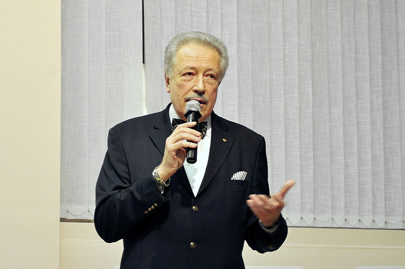 click for enlarge 1000 X 664 128,8 Kb picture