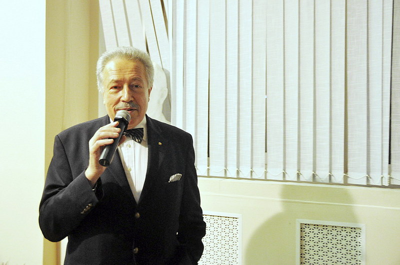 click for enlarge 1000 X 664 149,7 Kb picture