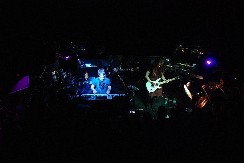 click for enlarge 807 X 540  37,5 Kb picture