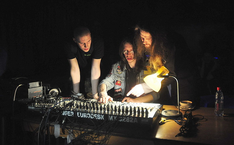 click for enlarge 1000 X 621 130,2 Kb picture