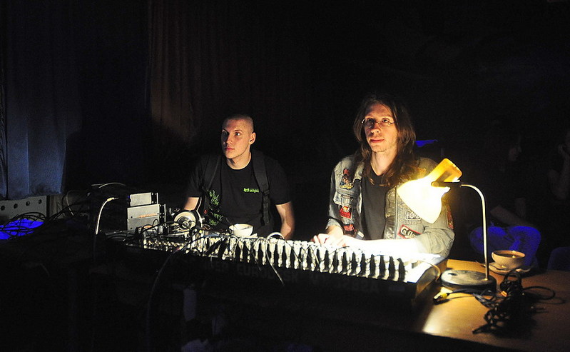 click for enlarge 1000 X 617 120,5 Kb picture