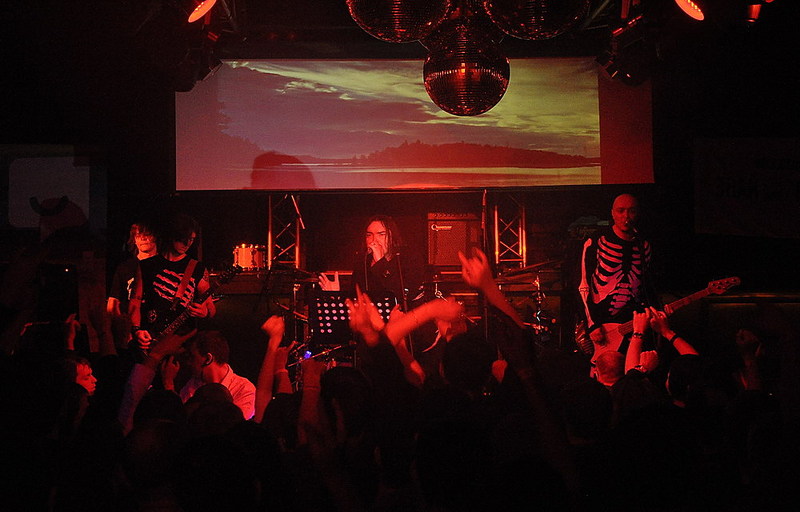 click for enlarge 1000 X 640 129,9 Kb picture