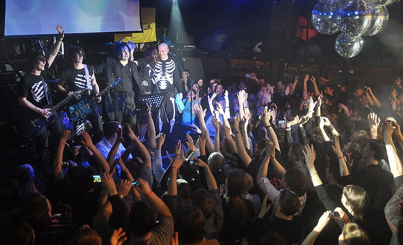 click for enlarge 1000 X 608 197,8 Kb picture