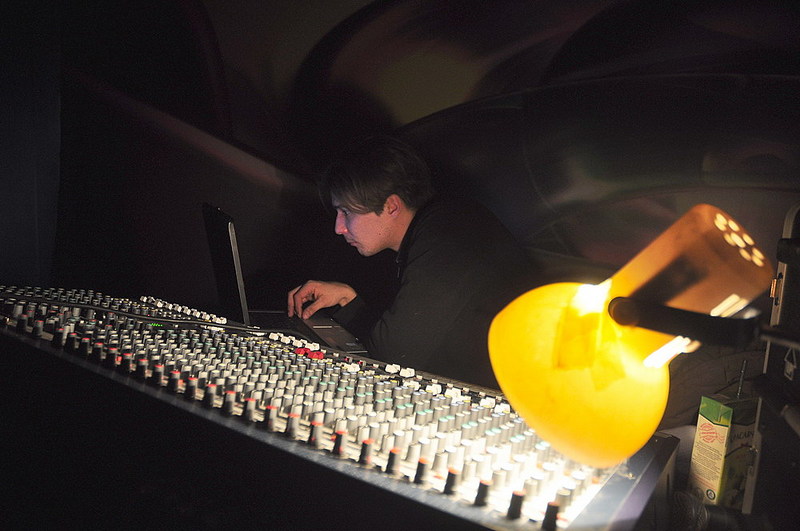 click for enlarge 1000 X 664 137,6 Kb picture