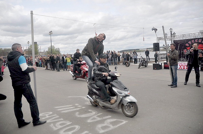 click for enlarge 1000 X 664 166,2 Kb picture