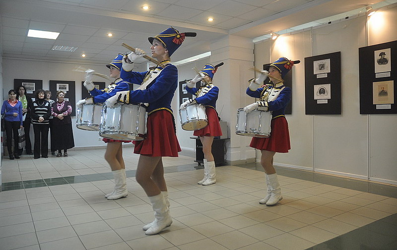 click for enlarge 1000 X 630 157,1 Kb picture