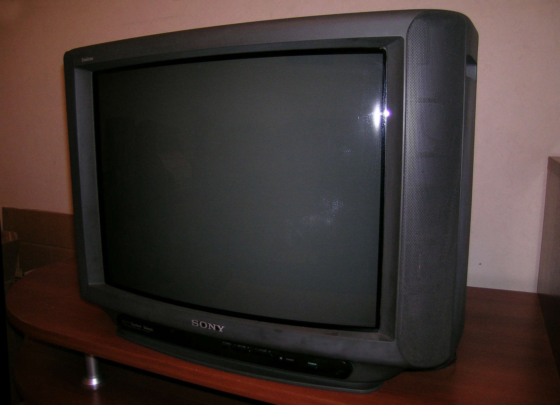 Телевизоры частные объявления. Sony Trinitron 2000. 1982 Sony Trinitron TV. Sony Trinitron 1980s. Sony Trinitron 2003.