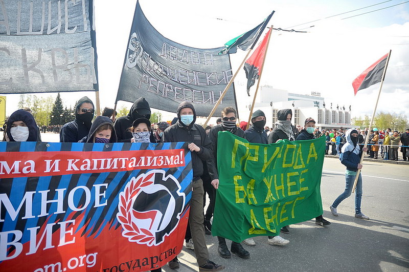 click for enlarge 1000 X 664 240,4 Kb picture