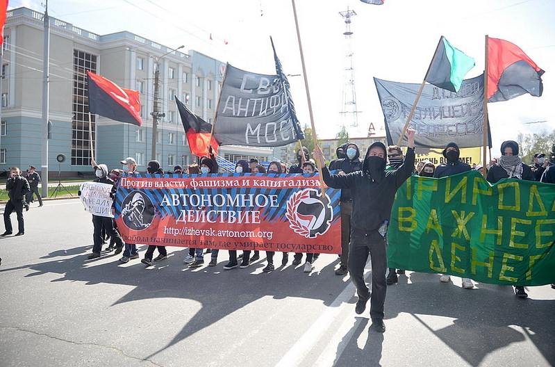 click for enlarge 1000 X 661 221,3 Kb picture