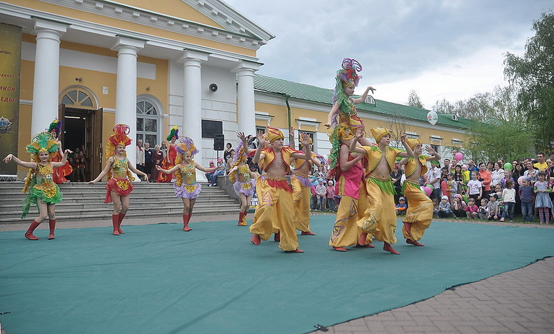 click for enlarge 1000 X 604 187,4 Kb picture