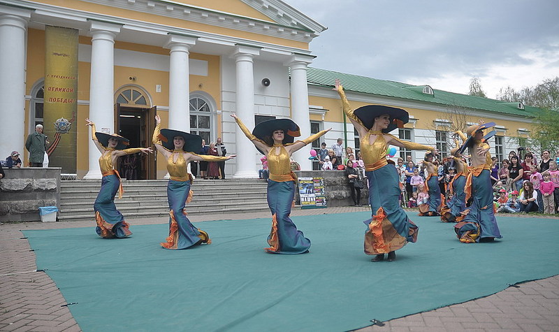 click for enlarge 1000 X 594 177,8 Kb picture