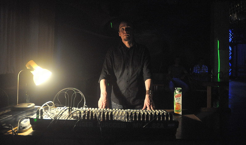 click for enlarge 1000 X 588 125,0 Kb picture