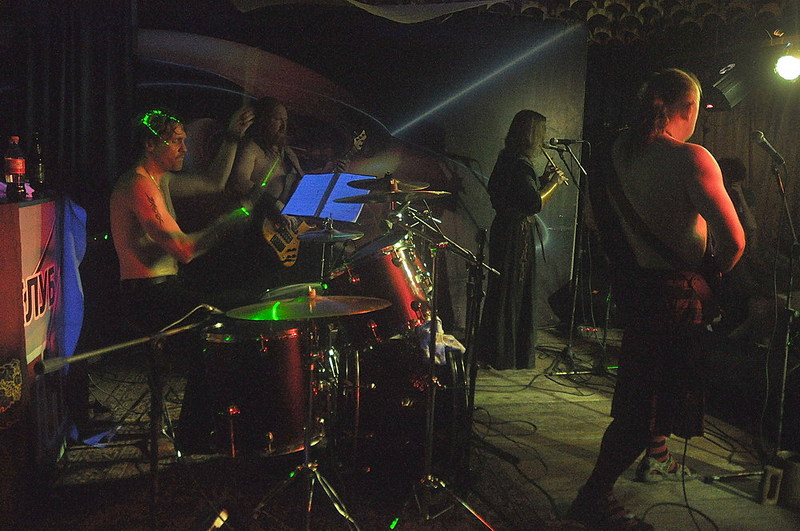 click for enlarge 1000 X 664 189,6 Kb picture