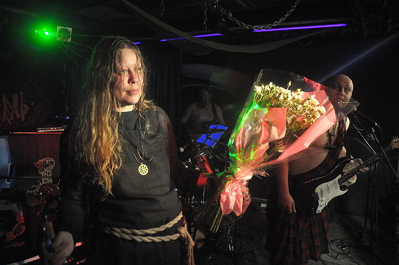 click for enlarge 1000 X 664 186,8 Kb picture