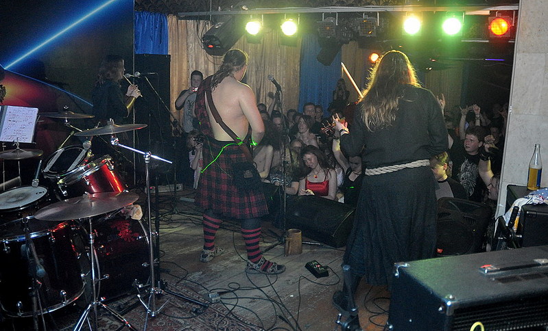 click for enlarge 1000 X 606 200,2 Kb picture