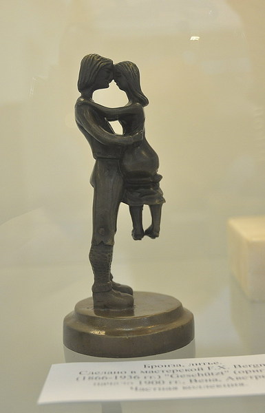 click for enlarge 642 X 1000 75.5 Kb picture