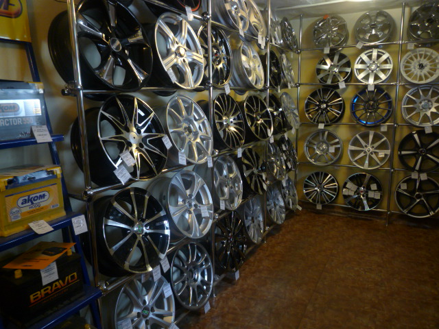 Магазин шины диски в орске. Покраска дисков порошковой краской в ижевске. Мир шин. Мир шин ижевск маяковского. Магазин мир шин в ижевске.