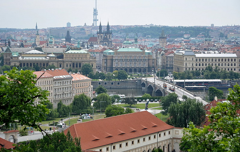 click for enlarge 1000 X 633 243.3 Kb picture