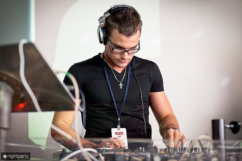 click for enlarge 992 X 661  90.8 Kb picture