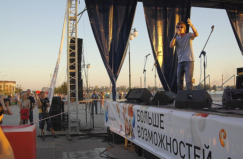 click for enlarge 1000 X 655 209.6 Kb picture