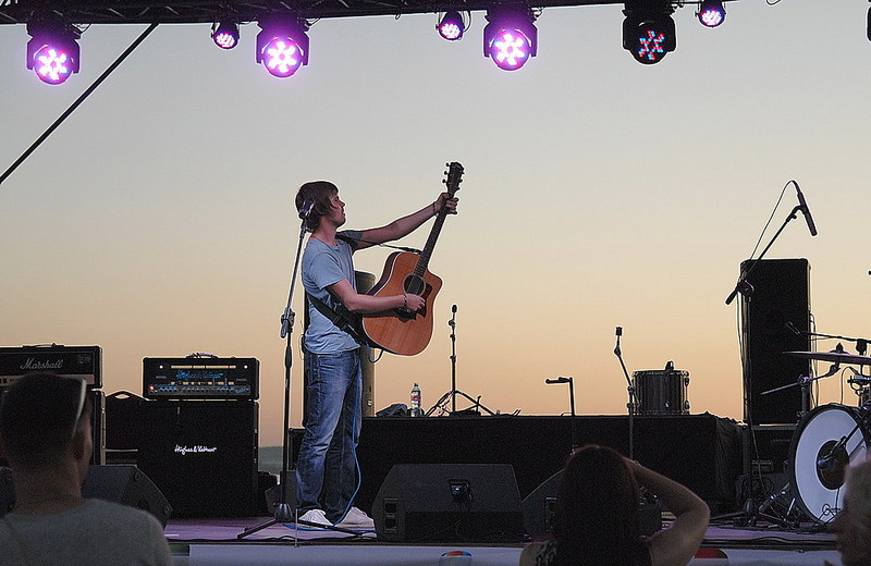 click for enlarge 1000 X 650 148.2 Kb picture