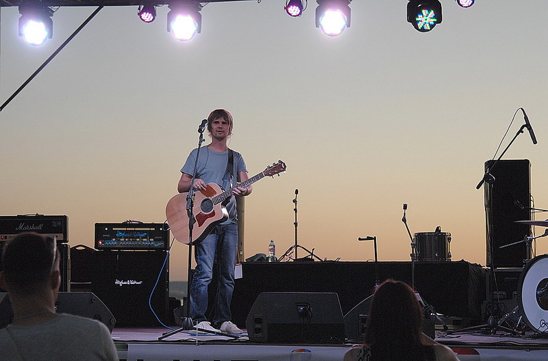 click for enlarge 1000 X 660 132.9 Kb picture