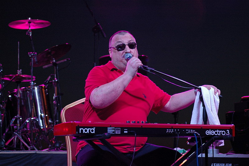 click for enlarge 1000 X 665 160.5 Kb picture