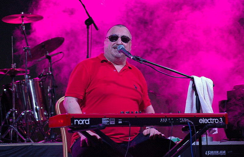 click for enlarge 1000 X 645 164.7 Kb picture