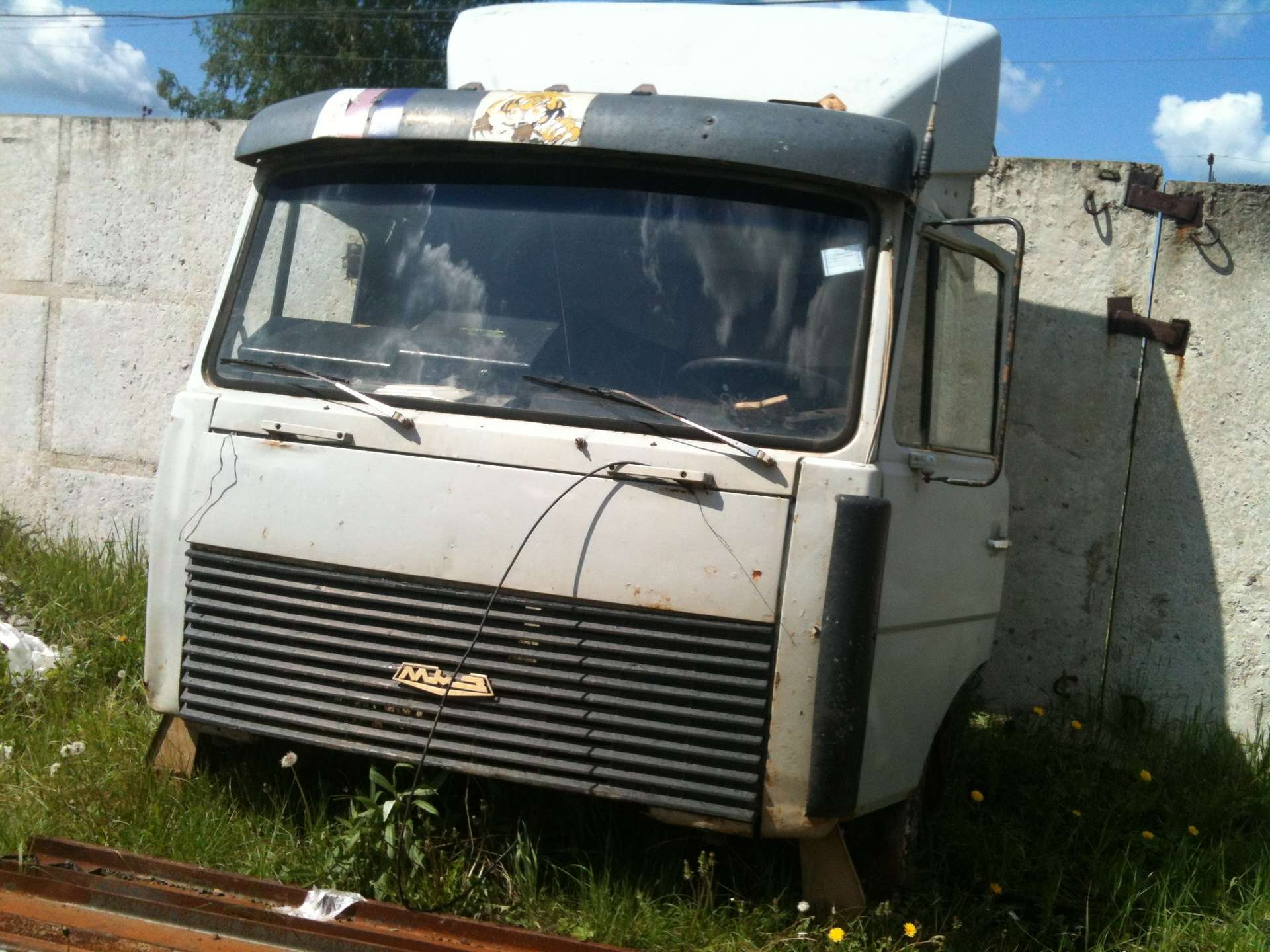 МАЗ 64221