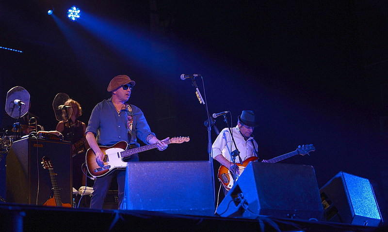 click for enlarge 1000 X 599 137.4 Kb picture