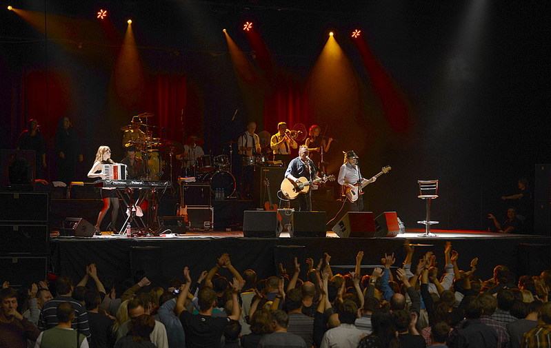 click for enlarge 1000 X 632 152.8 Kb picture