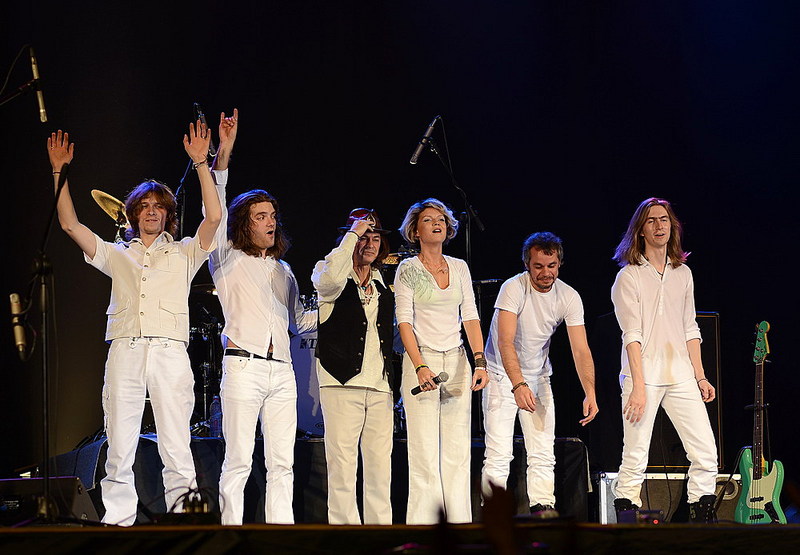 click for enlarge 1000 X 694 160.2 Kb picture