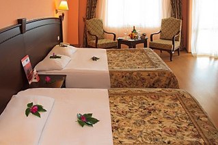 click for enlarge 800 X 533 69.3 Kb picture