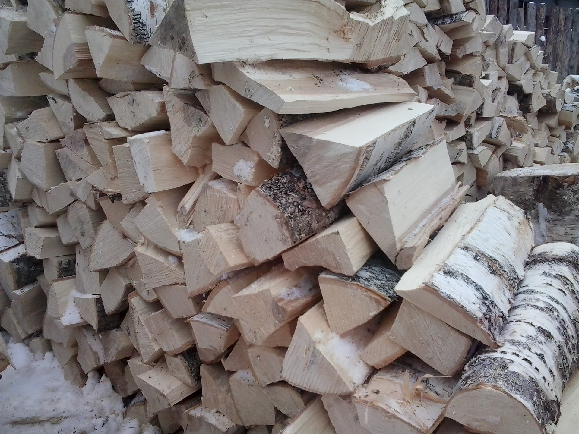 Купить дрова в рязани. Сухие дрова. Дрова колотые. Березовые дрова. Дрова колотые береза.