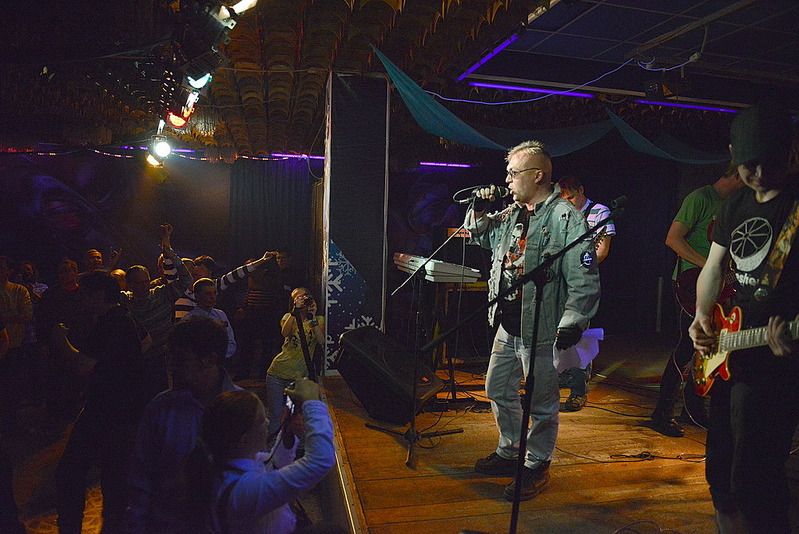 click for enlarge 1000 X 668 193.8 Kb picture