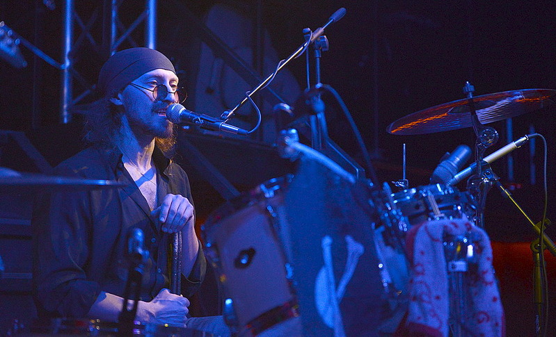 click for enlarge 1000 X 607 171.2 Kb picture