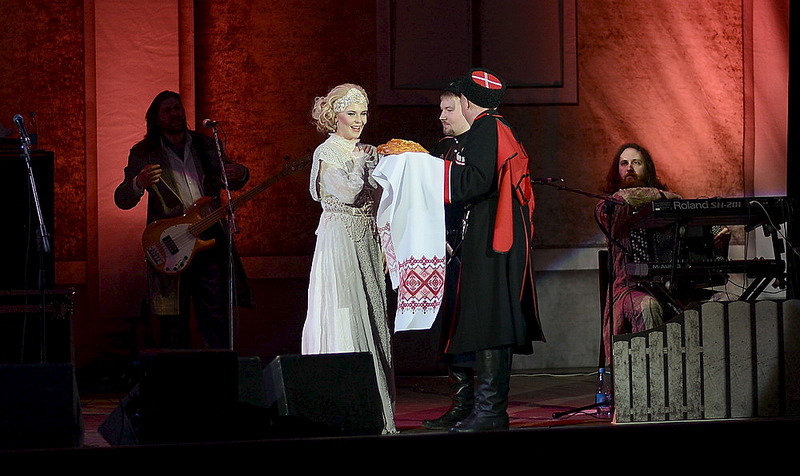 click for enlarge 1000 X 595 152.3 Kb picture