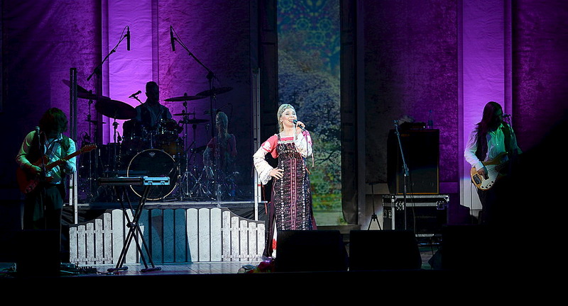 click for enlarge 1000 X 540 141.2 Kb picture