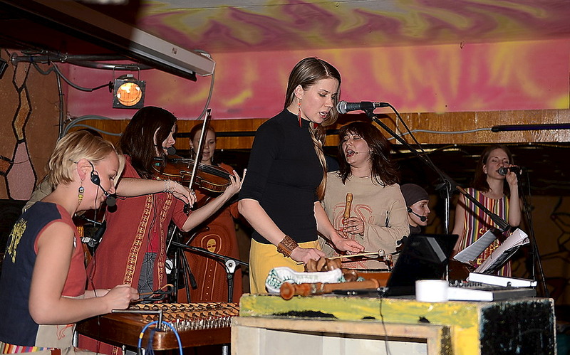 click for enlarge 1000 X 624 201.1 Kb picture